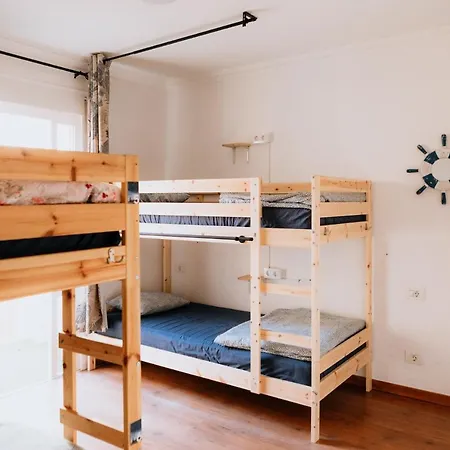 Vibes Surfhouse Hostal
